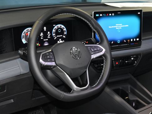 New 2026 Volkswagen Tiguan SE AWD/4WD image 2