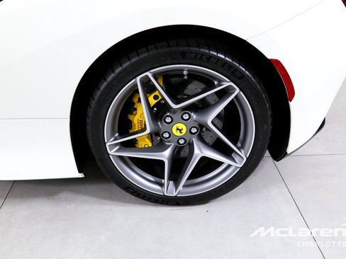 Used 2022 Ferrari F8 Tributo RWD image 33