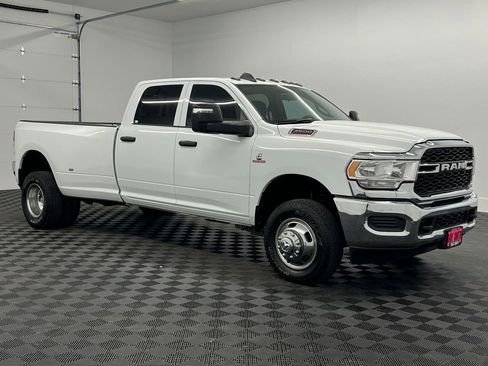 Used 2024 RAM 3500 Tradesman w/ Chrome Appearance Group AWD/4WD image 6