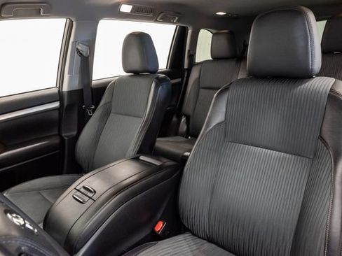Used 2015 Toyota Highlander Plus AWD/4WD image 8