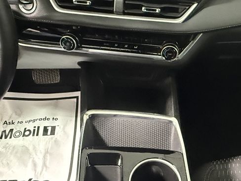 Used 2025 Chevrolet Equinox LT image 21