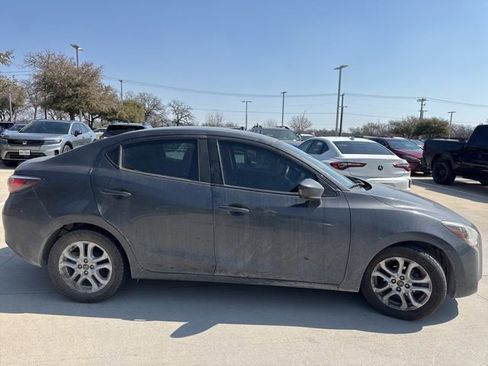 Used 2018 Toyota Yaris iA image 2