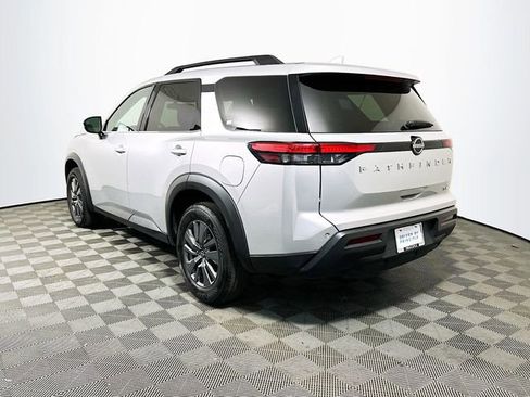 Used 2024 Nissan Pathfinder SV image 6