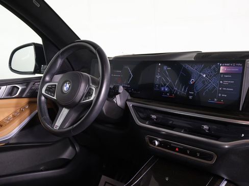Used 2023 BMW X7 xDrive40i w/ M Sport Package AWD/4WD image 31