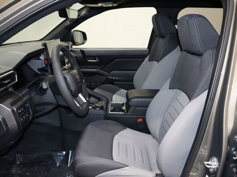 Used 2025 Toyota Tacoma TRD Off-Road image 15