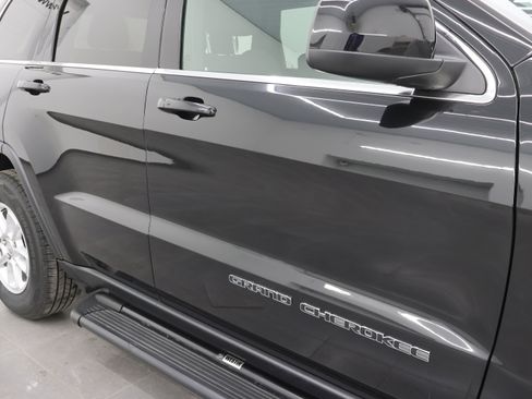 Used 2019 Jeep Grand Cherokee Laredo image 23