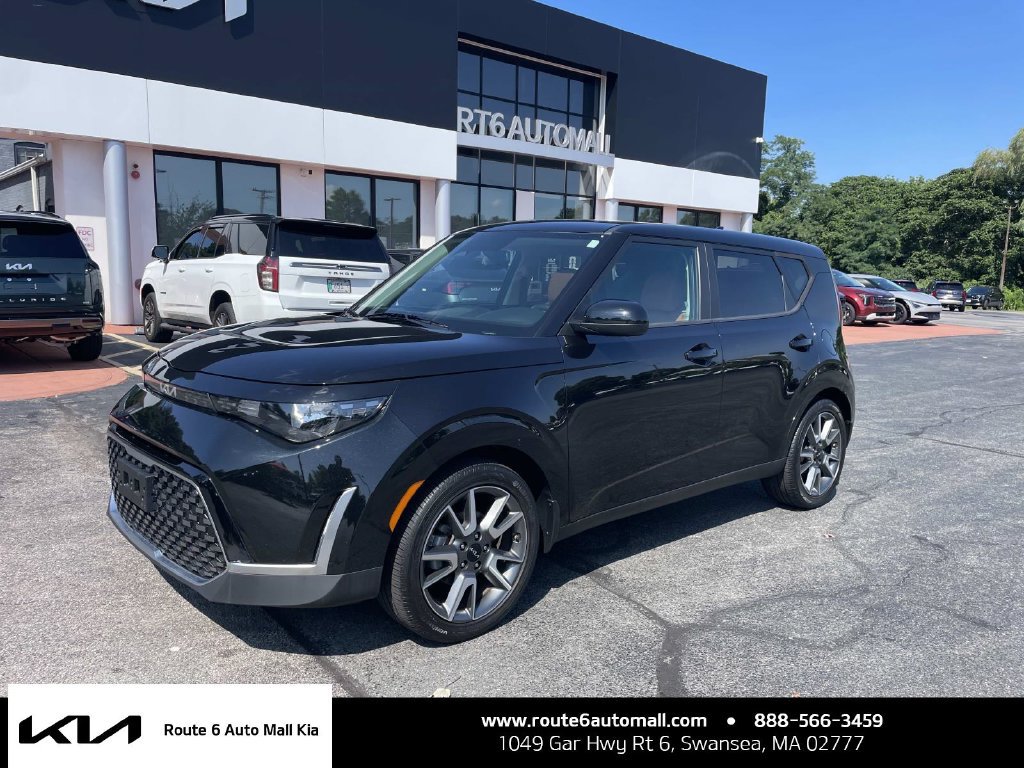Used 2024 Kia Soul EX w/ Option Group 015 FWD image 1