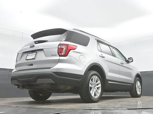 Used 2019 Ford Explorer XLT AWD/4WD image 46