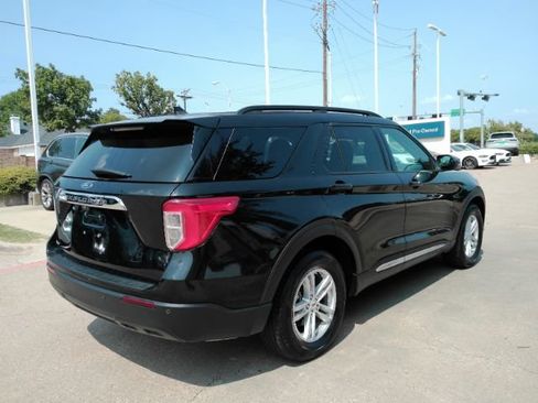 Used 2023 Ford Explorer XLT RWD image 9