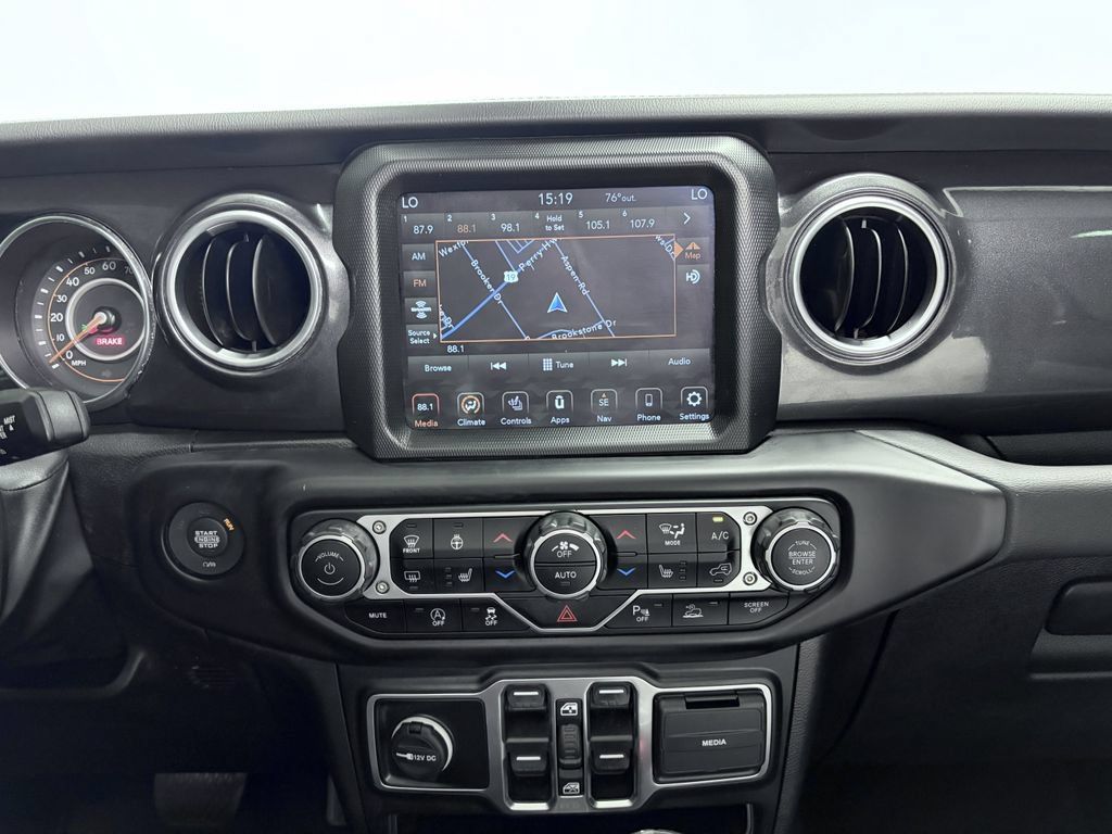 Used 2022 Jeep Wrangler Unlimited Sahara AWD/4WD image 18