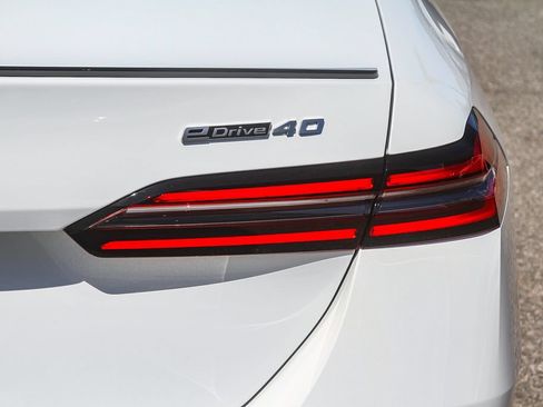 New 2027 BMW i5 eDrive40 w/ M Sport Package RWD image 7