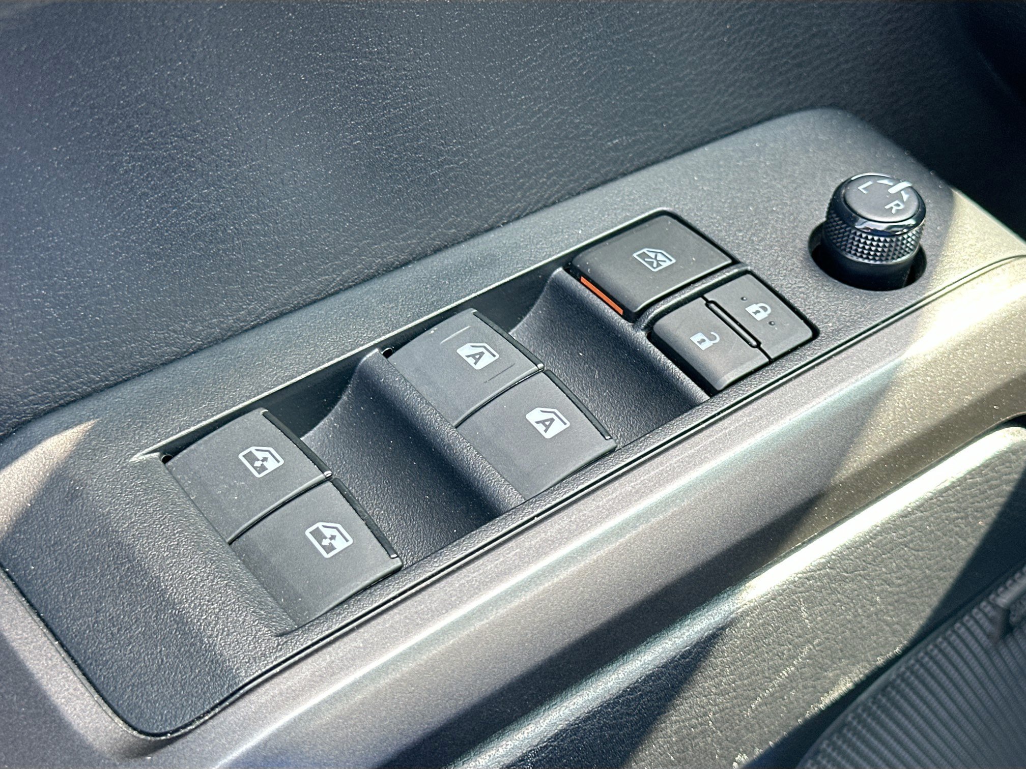 Used 2021 Toyota Tacoma TRD Sport w/ TRD Premium Sport Package AWD/4WD image 8