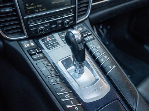 Used 2016 Porsche Panamera RWD image 14