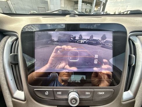 Used 2022 Chevrolet Malibu LT FWD image 17