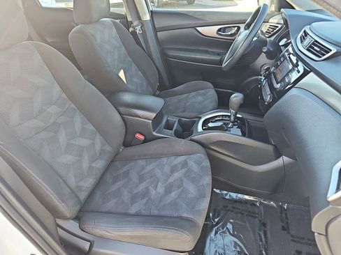 Used 2016 Nissan Rogue S image 12