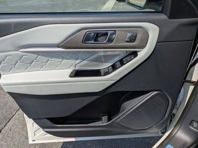 New 2026 Ford Explorer Platinum w/ LUX Leather Package