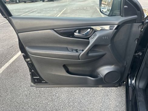 Used 2021 Nissan Rogue Sport SV w/ Technology Package image 10