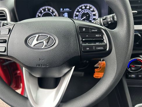 Used 2022 Hyundai Venue SE image 21