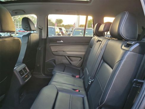 Used 2023 Volkswagen Atlas SE w/ Panoramic Sunroof Package image 8