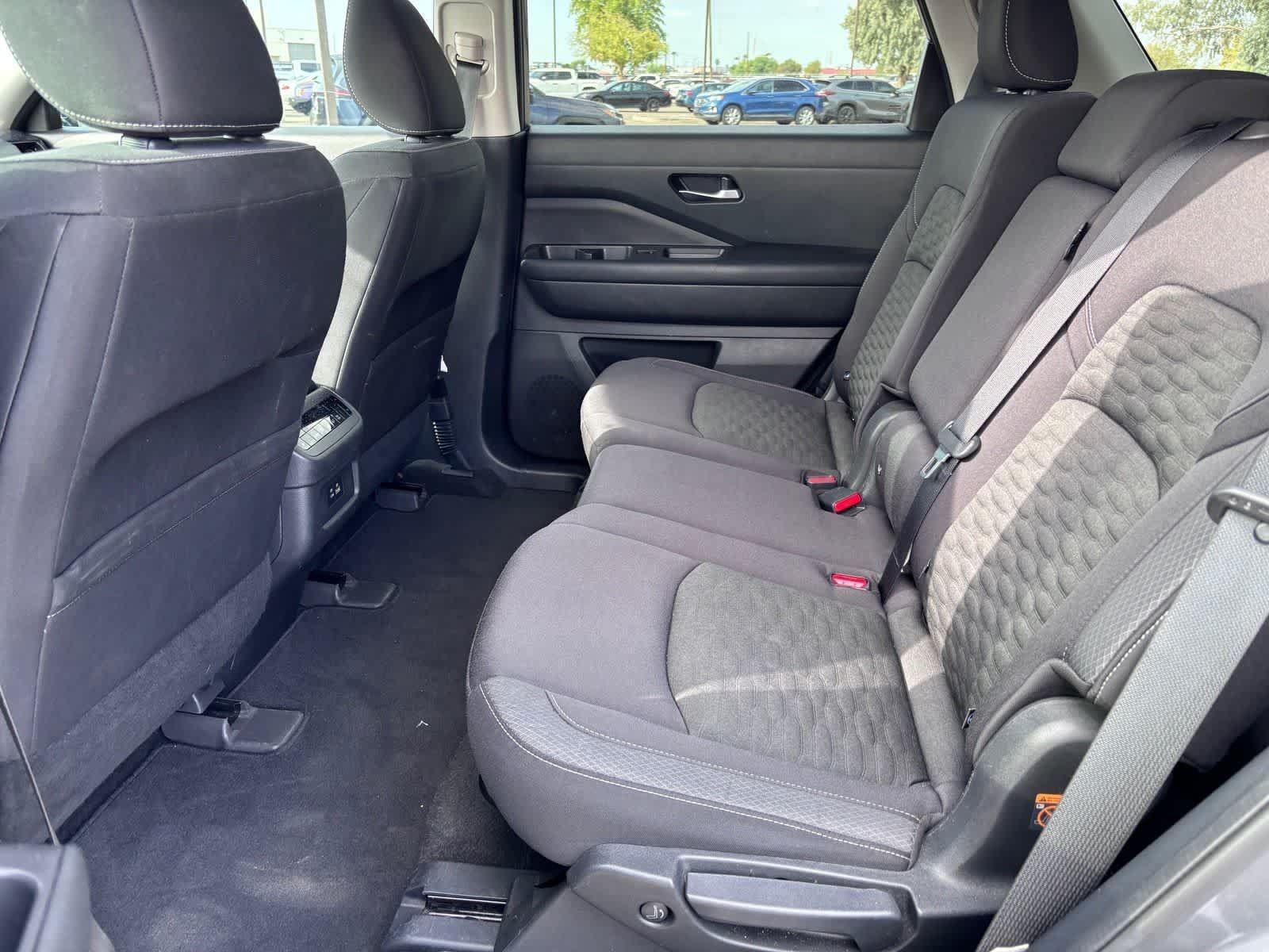 Used 2022 Nissan Pathfinder SV FWD image 12