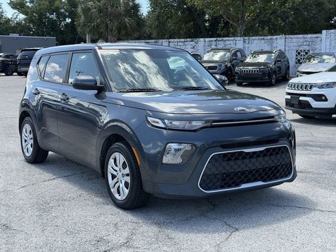 Used 2021 Kia Soul LX FWD image 2