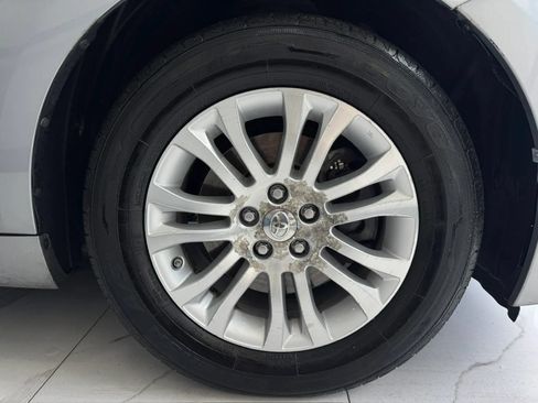 Used 2016 Toyota Sienna XLE FWD image 11