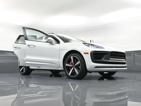 Certified 2022 Porsche Macan GTS AWD/4WD image 38