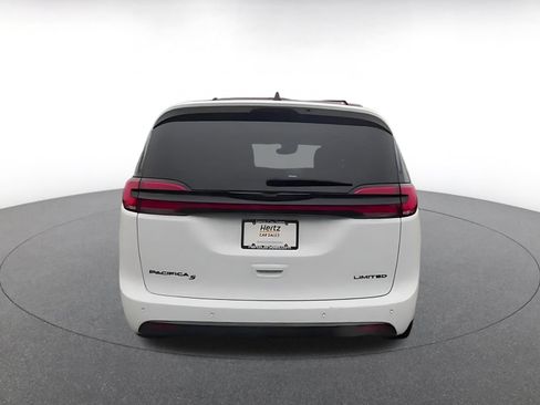 Used 2025 Chrysler Pacifica Limited FWD image 12