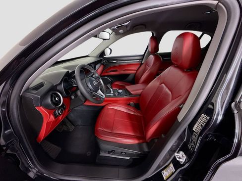 Used 2018 Alfa Romeo Stelvio AWD image 19