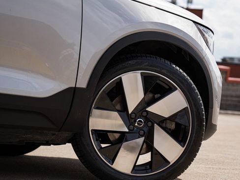 Certified 2023 Volvo C40 P8 Recharge Ultimate w/ Protection Package Premier AWD/4WD image 7