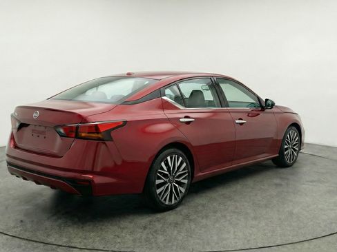 Used 2025 Nissan Altima 2.5 SV image 9