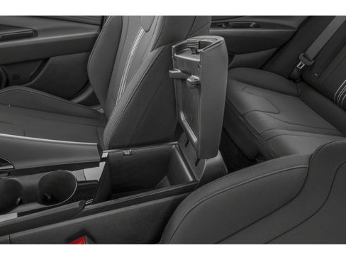 Used 2025 Hyundai Elantra SEL FWD image 9