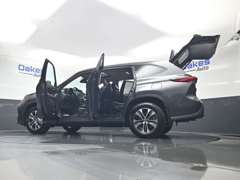 Used 2023 Toyota Highlander XLE AWD/4WD image 63