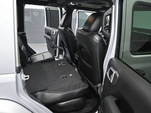 Used 2022 Jeep Wrangler Unlimited Sahara AWD/4WD image 29
