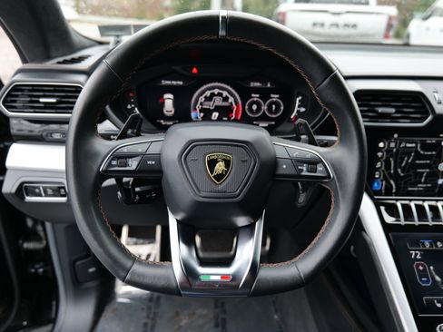 Used 2021 Lamborghini Urus image 18
