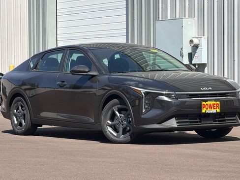New 2026 Kia K4 FWD image 2