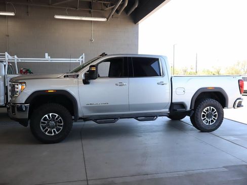 Used 2022 GMC Sierra 3500 SLE w/ SLE Value Package AWD/4WD image 2
