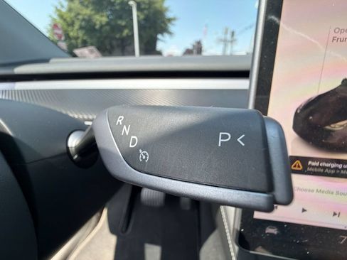 Used 2023 Tesla Model Y Long Range AWD/4WD image 25