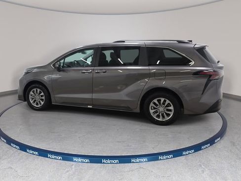 Certified 2024 Toyota Sienna XLE FWD image 8