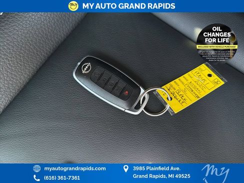 Used 2025 Nissan Pathfinder SL AWD/4WD image 35