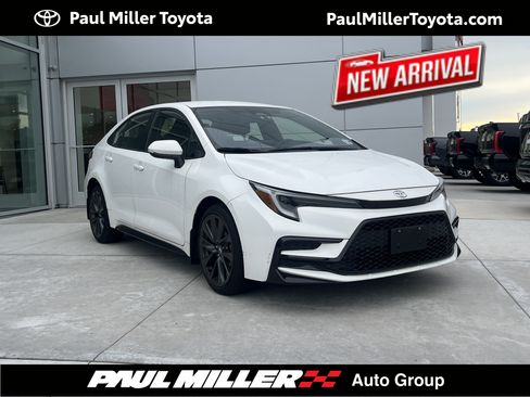 Used 2023 Toyota Corolla SE w/ Carpet Mat Package (TMS) FWD image 1