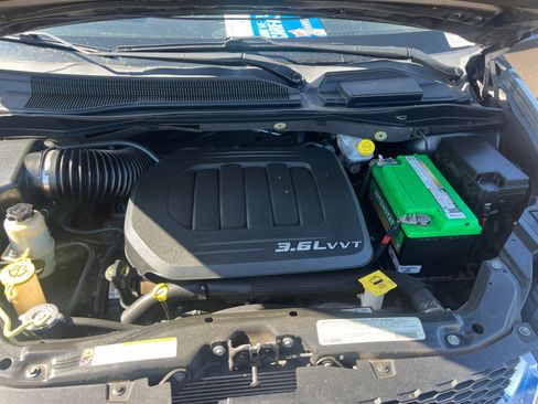 Used 2012 Dodge Grand Caravan SXT FWD image 21