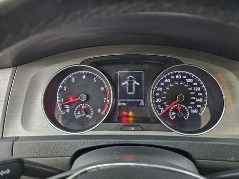 Used 2016 Volkswagen Golf S image 24