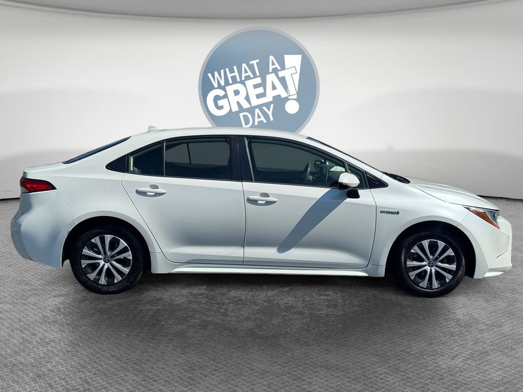 Used 2020 Toyota Corolla LE FWD image 2