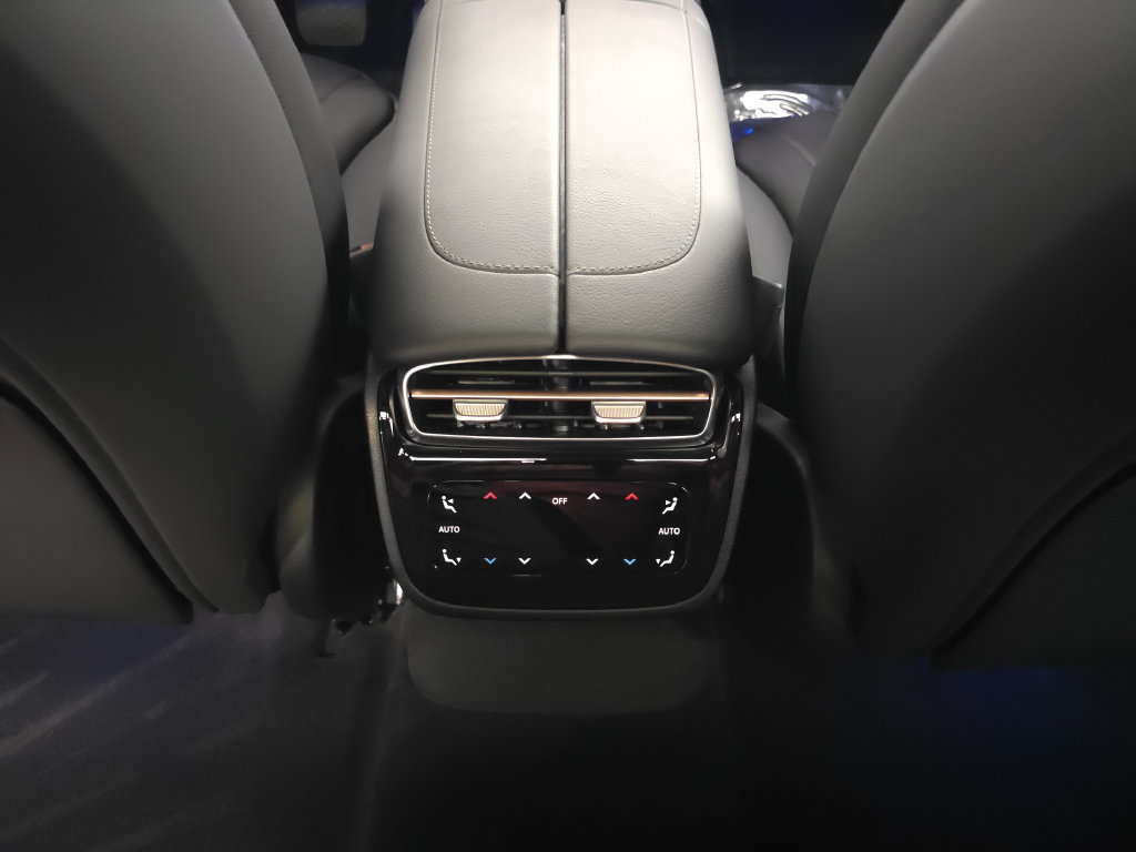 Certified 2023 Mercedes-Benz EQE 500 4MATIC Sedan w/ Pinnacle Trim Package image 28