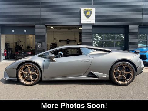 Used 2023 Lamborghini Huracan Tecnica RWD image 2