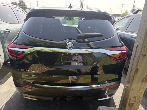 Used 2021 Buick Enclave Essence w/ Sound and Sites Package AWD/4WD image 5