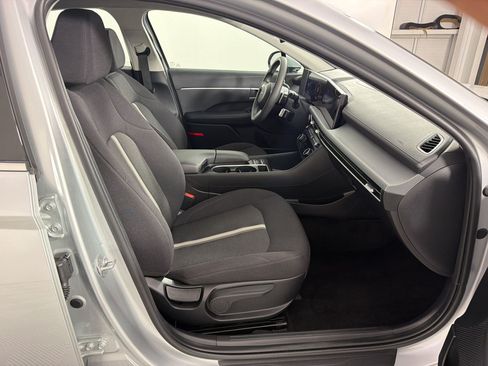 Used 2025 Hyundai Sonata SEL FWD image 24