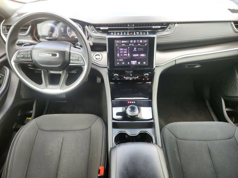 Used 2025 Jeep Grand Cherokee Laredo X RWD image 29