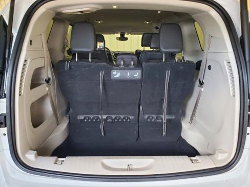 Used 2020 Chrysler Pacifica Touring-L Plus image 7